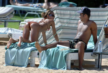 Srie de photos # 01 de Jessica Alba sur la plage